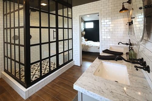 imgi_11_DAL_ResponsiveHome16_Farmhouse_MasterBath (1).jpg